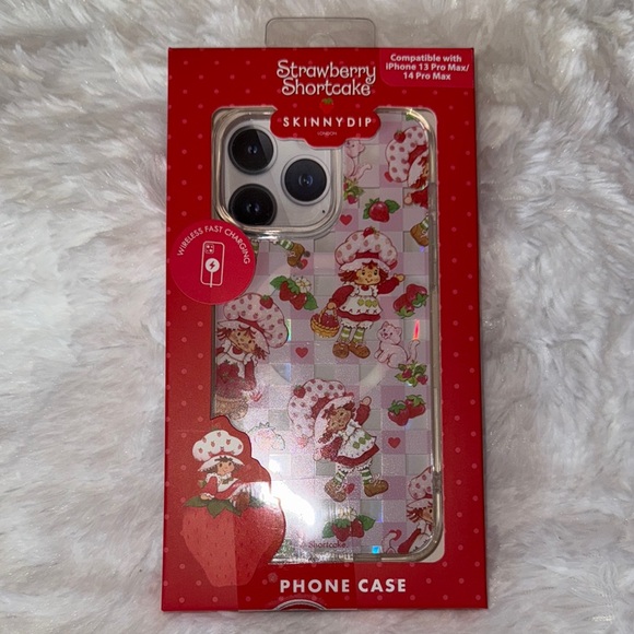 SKINNYDIP Other - NWT SkinnyDip strawberry shortcake iphone case